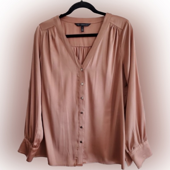 White House Black Market Coral Long Sleeve Cuff Satin Shirt in Size 8 - Picture 7 of 7